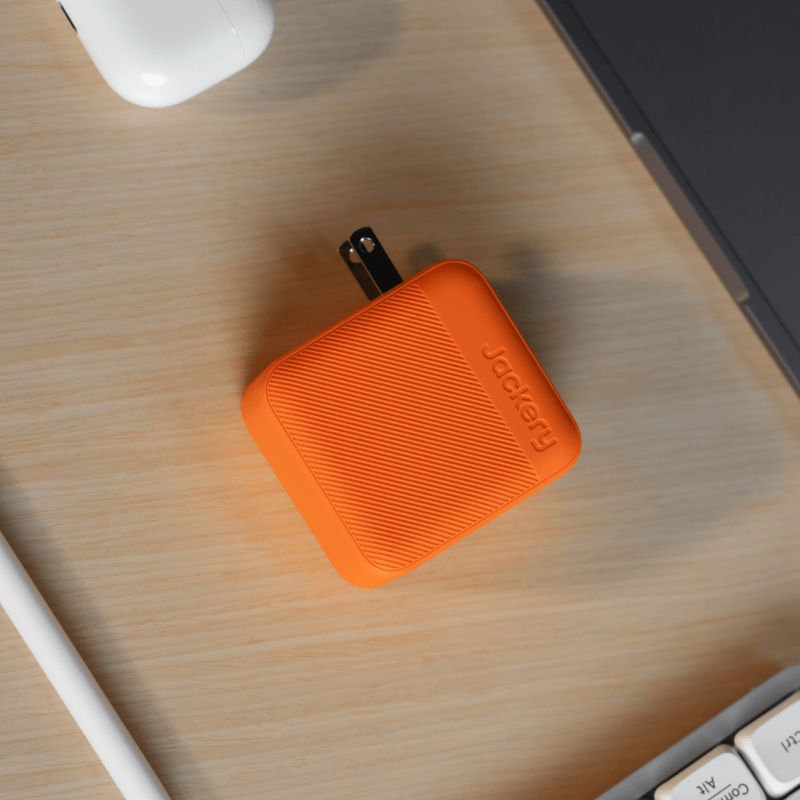 Jackery 102W GaN 3-Port Fast Charger – Dual USB-C, Eco-Friendly